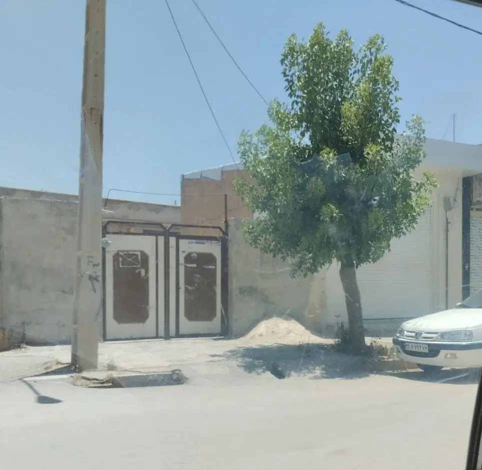 منزل دربست۲۰۰ متر دو خواب بازسازی شده (تیون شیراز)