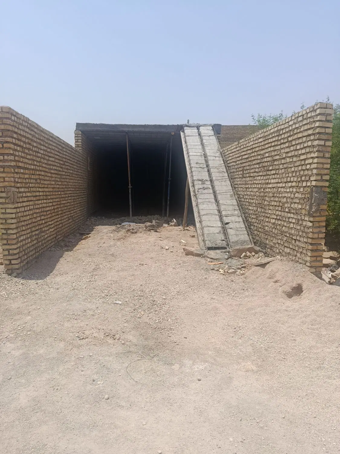 خانه ویلایی نیمه کاره