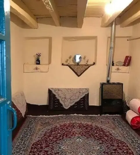 همخونه خانم میپذیرم