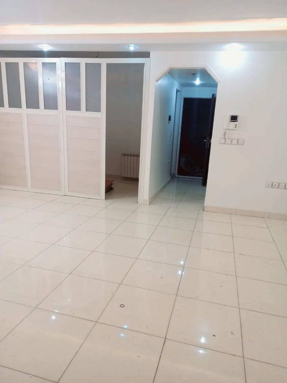 آپارتمان ۶۸متری ۳۰۰ ودیعه ۱۸ اجاره