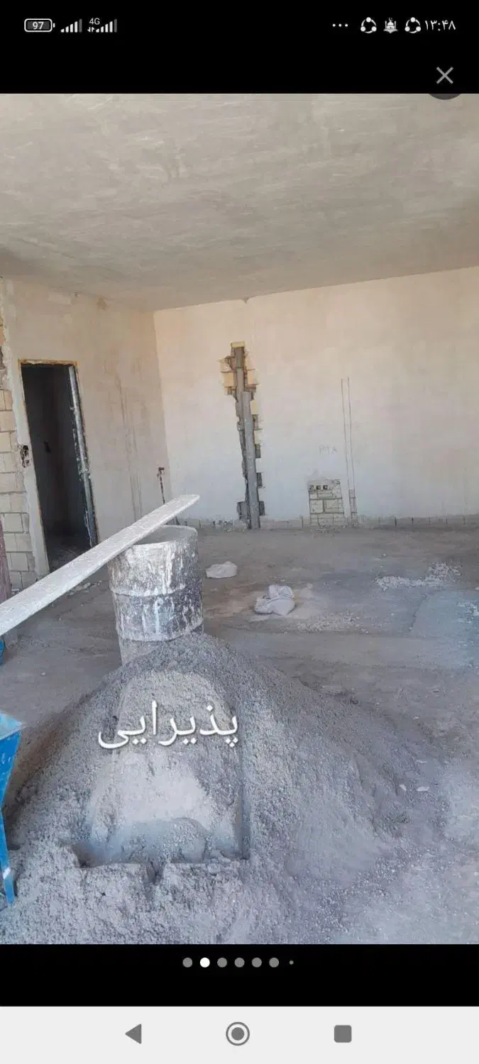 ساختمان یک طبقه پارکینگ سه طبقه واحد