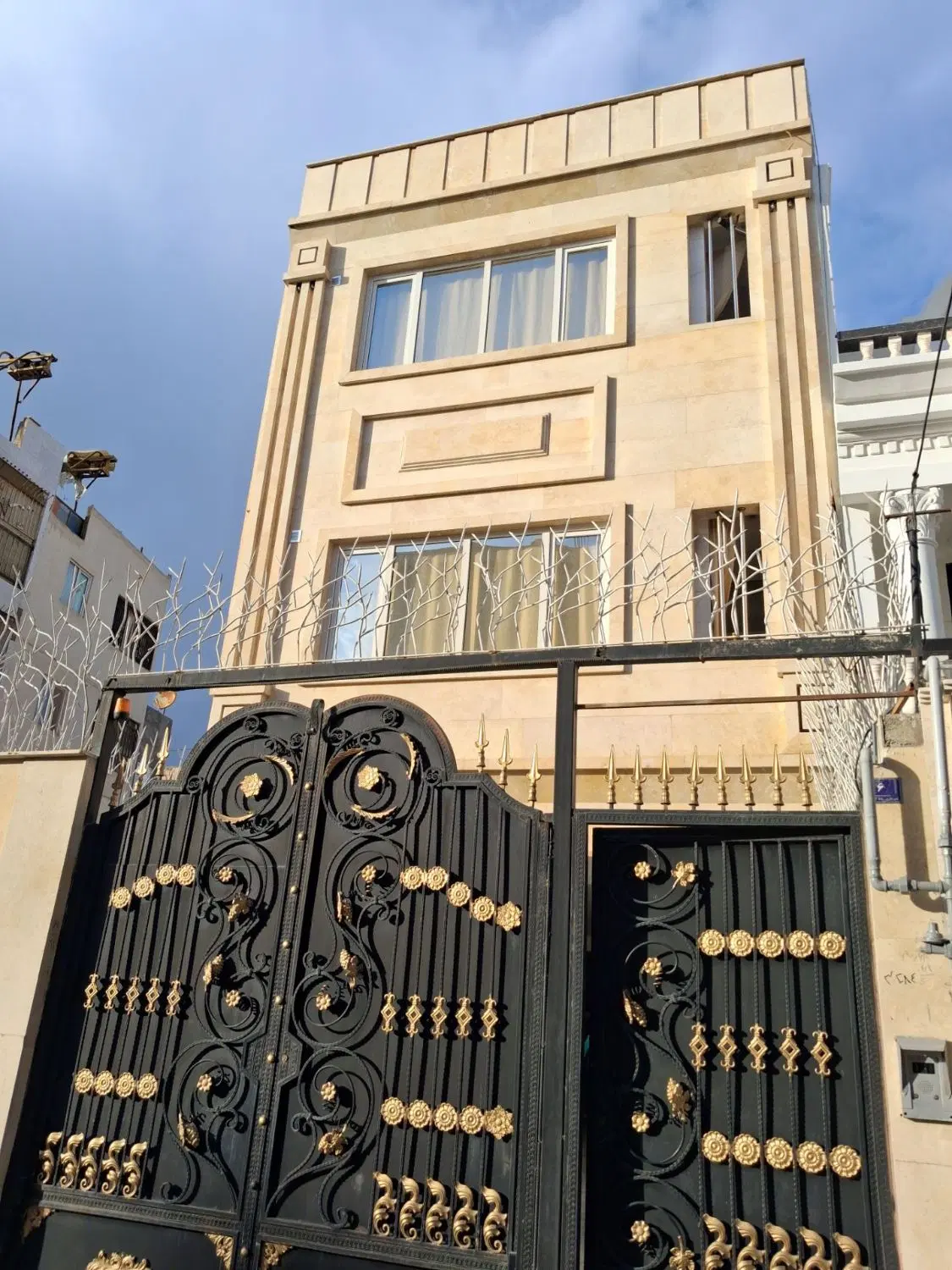 فروش ساختمان دو طبقه فول