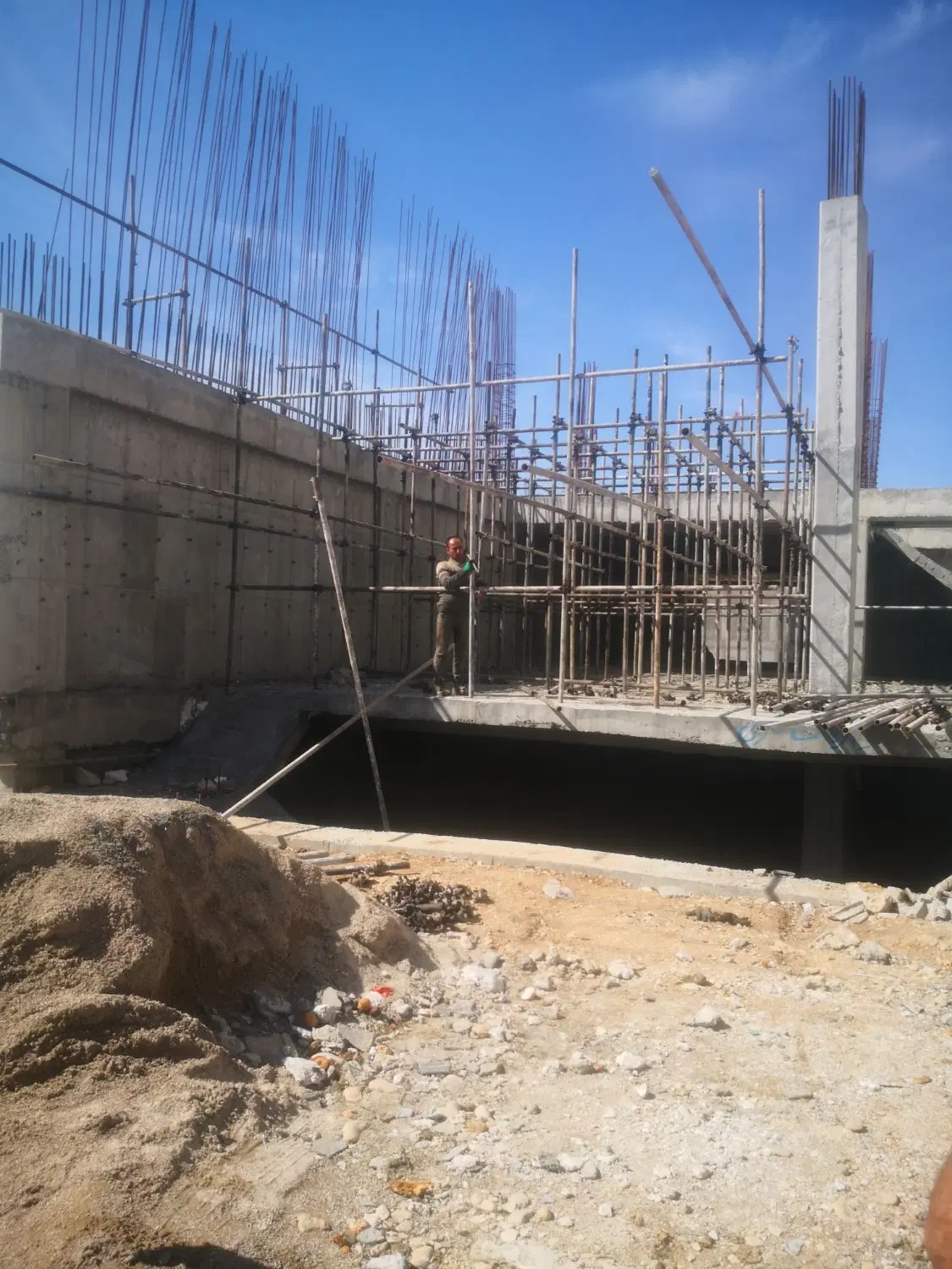 اجاره یک واحد زیر همکف انبار و مسکونی