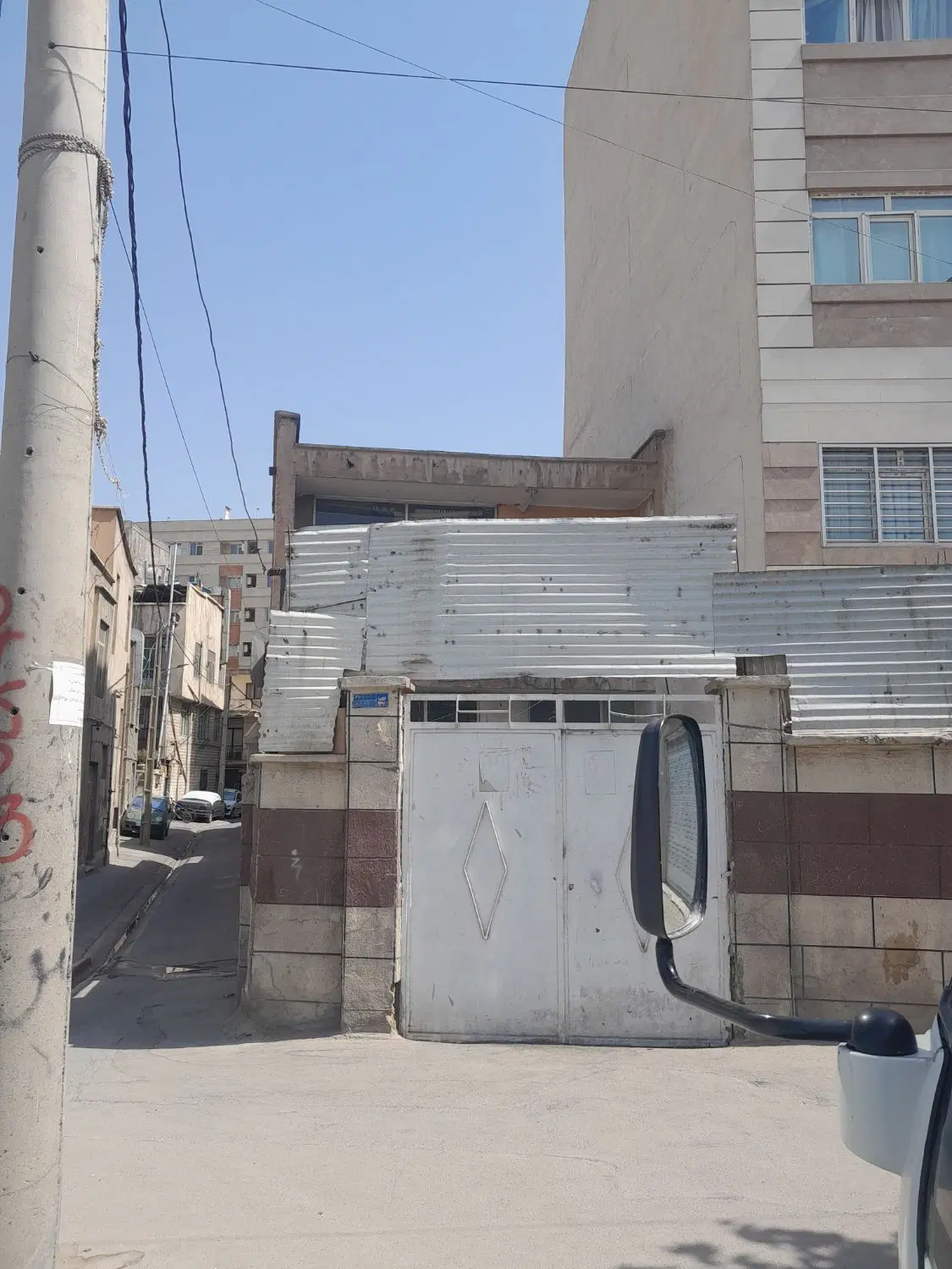 کلنگی ۱۳۳متر دو نیش بر بلوار نیارکی