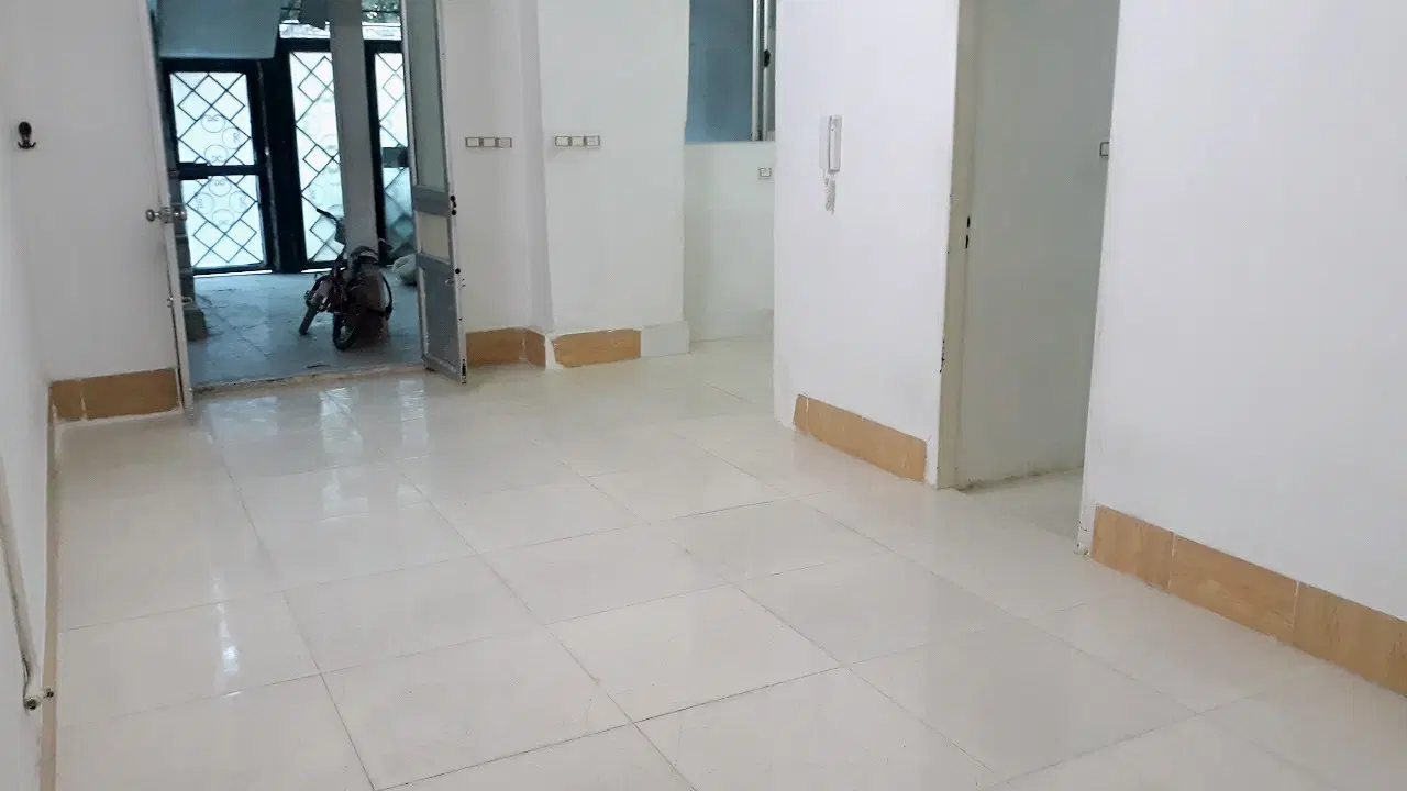طبقه همکف با پارکینگ
