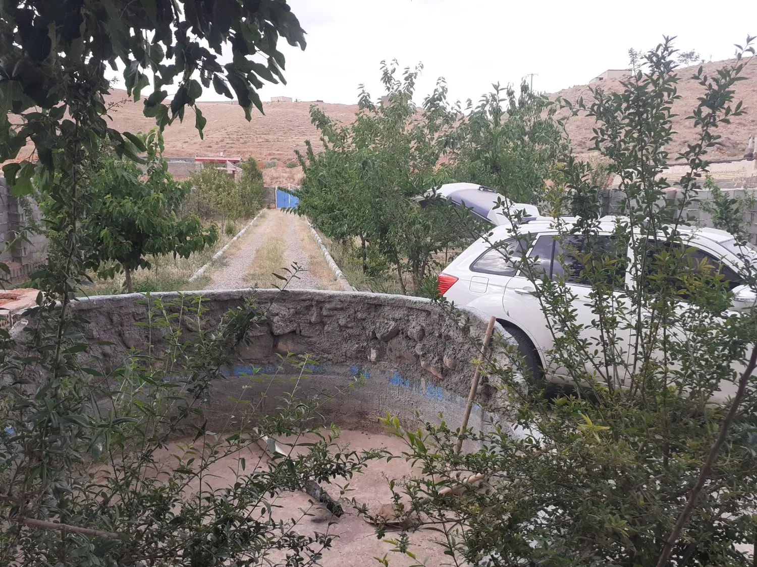 باغ ۱۷۰۰ متری واقع در روستای امان اباد