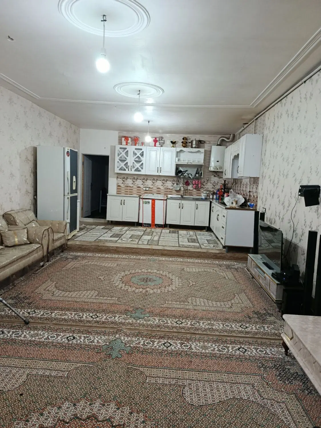 خانه اجاره ای هم کف گلدشت کریم خان