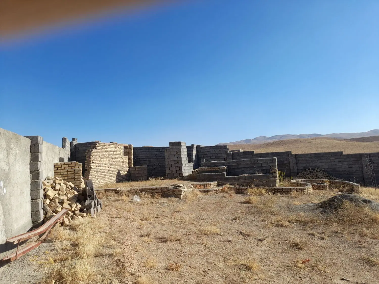 زمین چهاردیواری یکانه باغستان ارم یک
