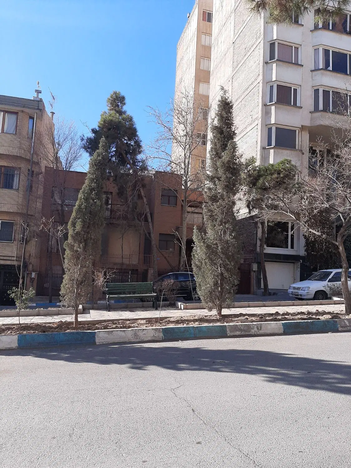 ۳۰۰ متر جنوبی بر ۱۰ نیرو هوایی