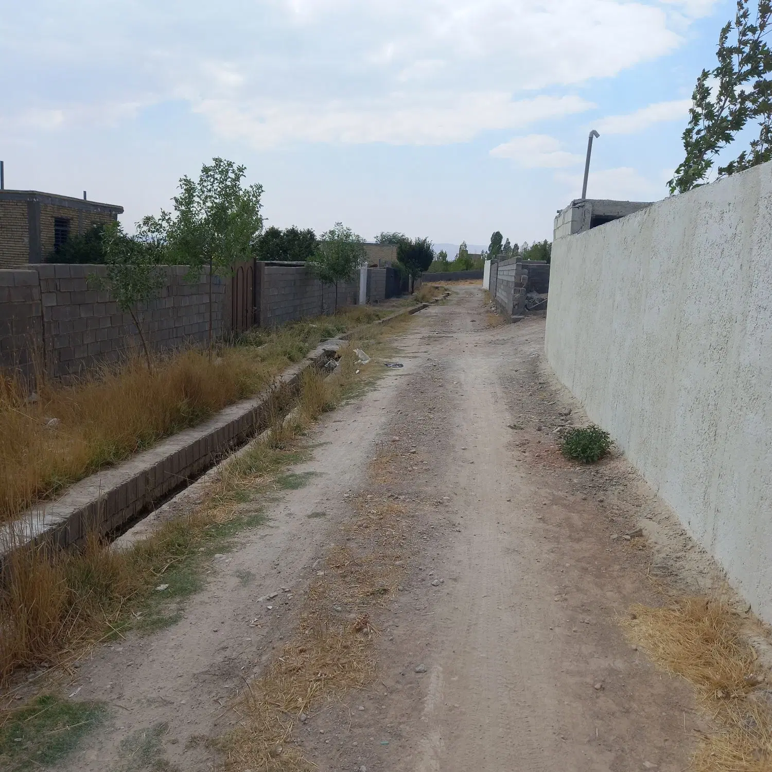 ۱۵۰۰مترزمین باغشهری کودیان باسندنزدیک محل و خ اصلی
