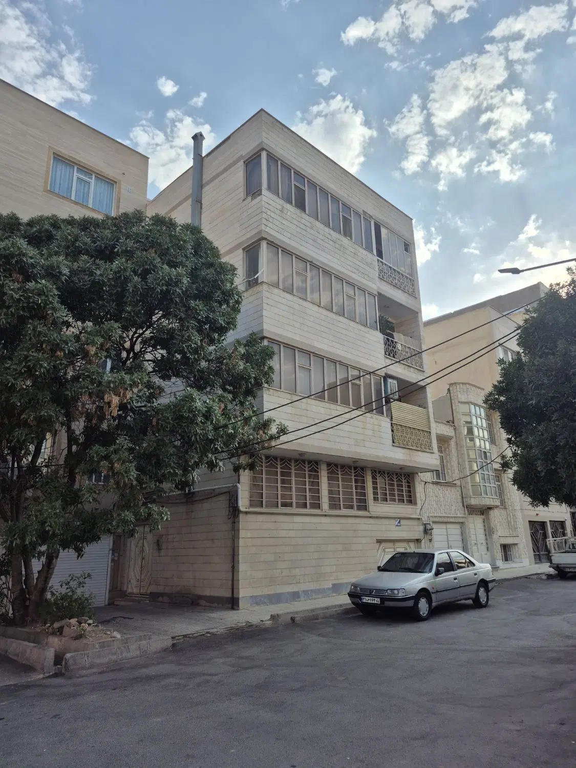 اگه ملکی جهت اجاره داری تماس بگیر