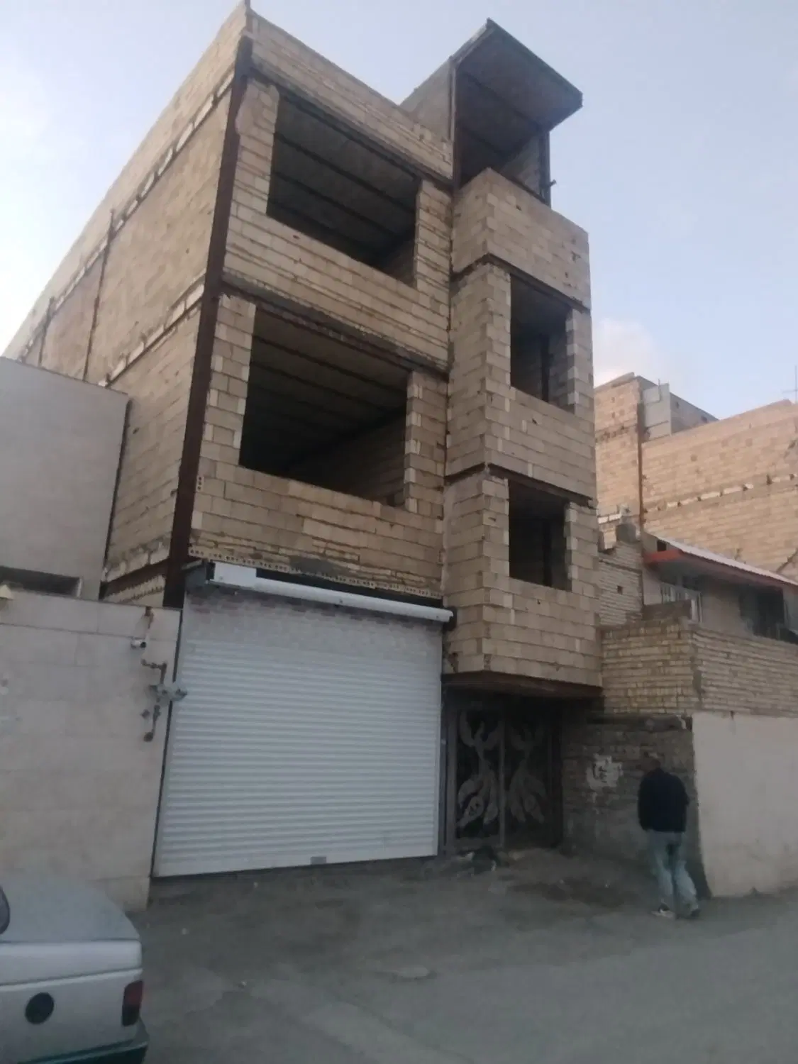 آپارتمان سه طبقه تمام اسکلت معامله با زاهدان