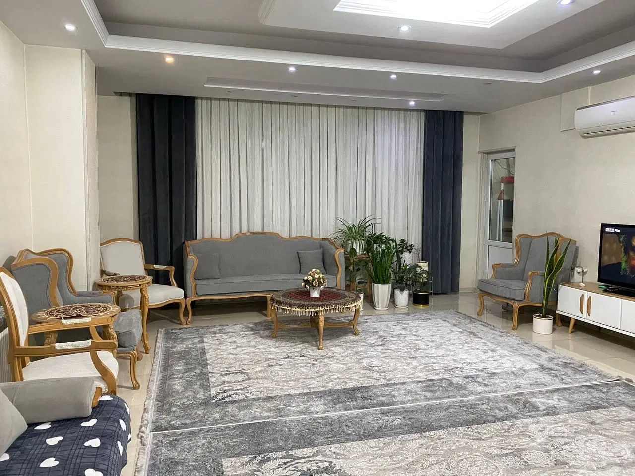 واحد طبقه اول فول امکانات خیلی تمیز روبه جلوسنددار