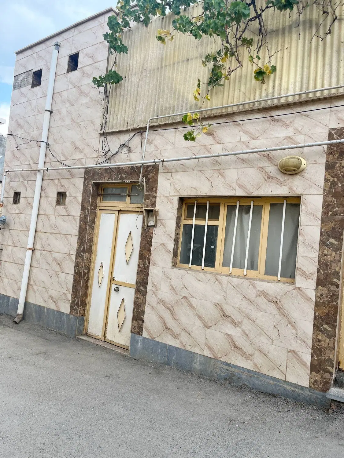 خانه اجاره ی حسن اباد مناسب مسکونی و مغازه....