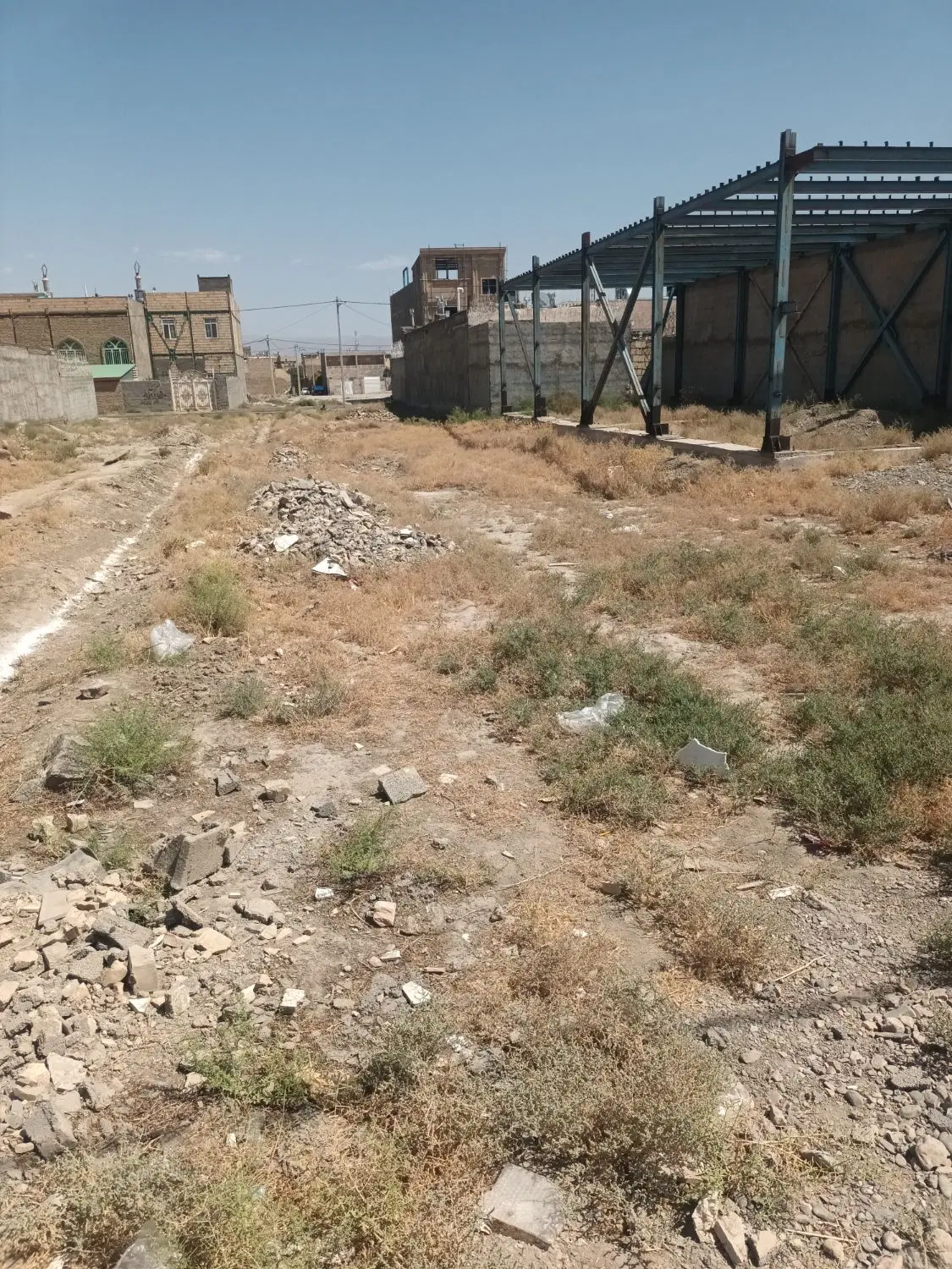 زمین پردیس ۲ چناران