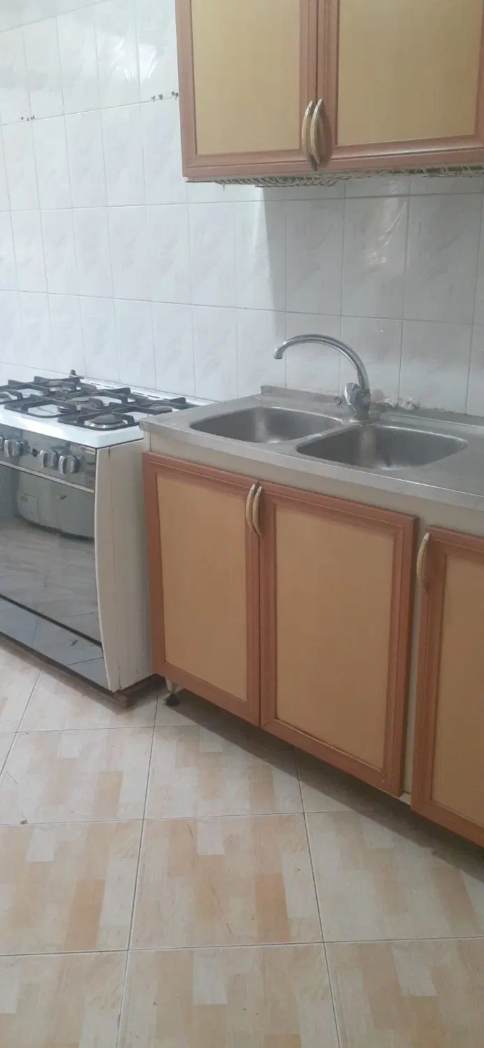 واحد۷۵متری‌  شهری خیابان اصلی  باپارکینگ‌کولر دار