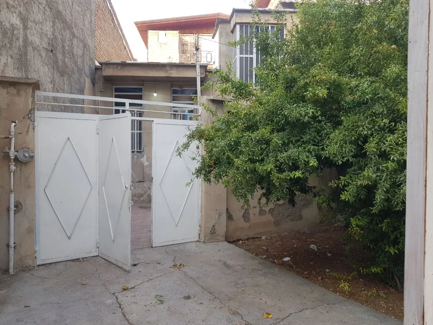 خانه ی ویلایی فرهنگیان فاز ۲ برخیابان کشمیر