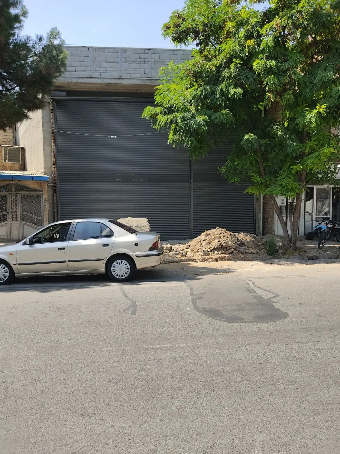 مغازه تجاری خیابان35متری صاحبزمان.جنب مدرسه کاشانی