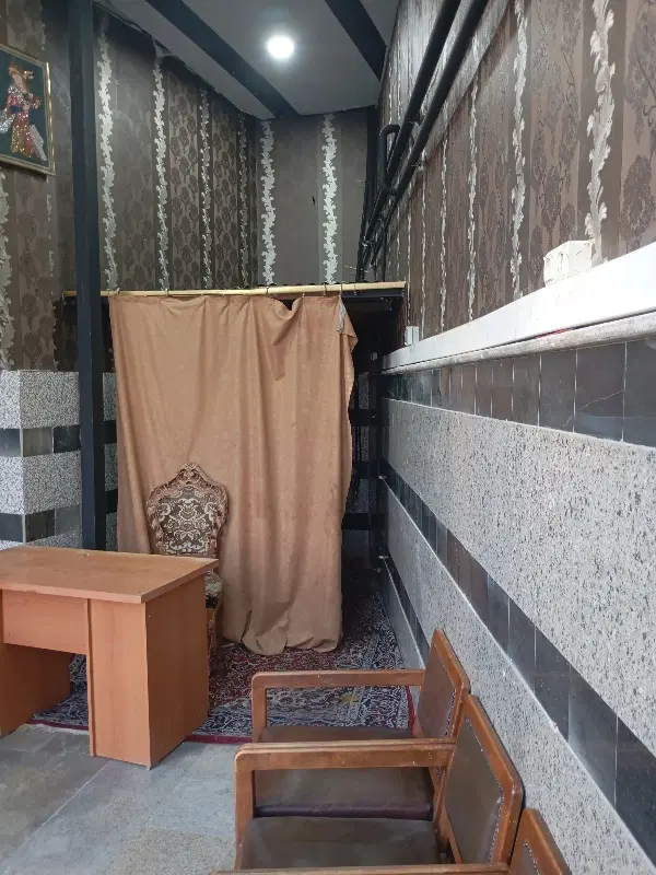 مغازه لوکس با بالکن بر جاده تهران سه راه اهر