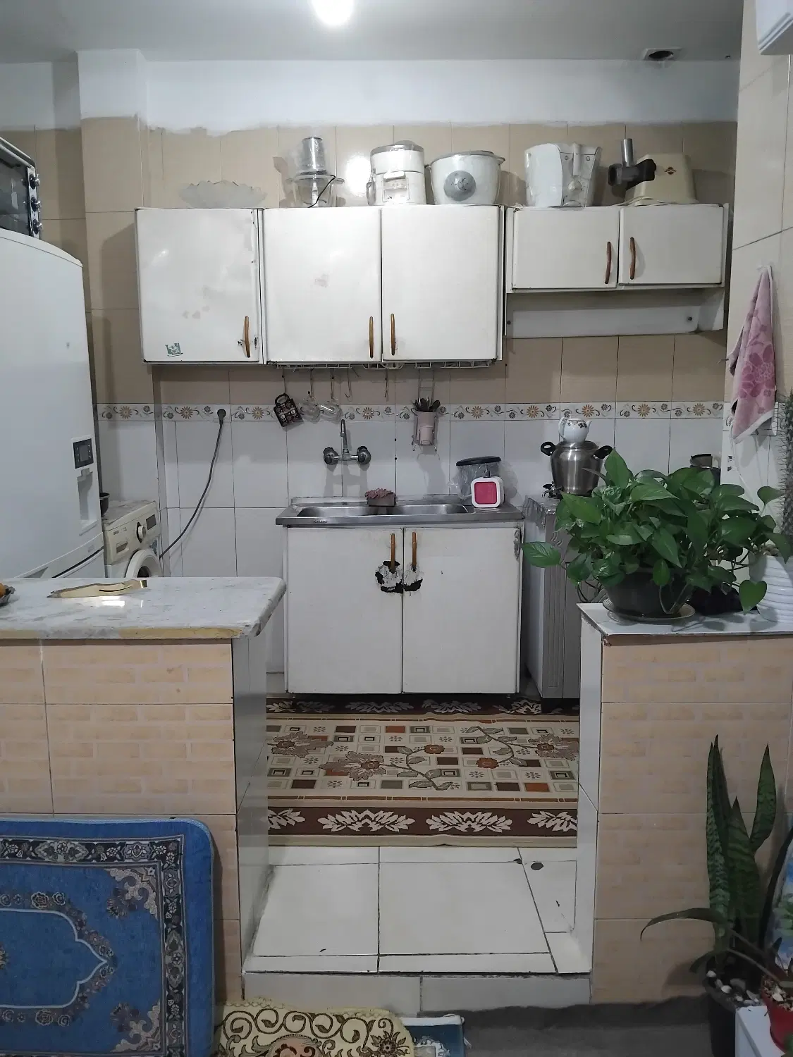 خانه ۵۰ متری پشت قواره دو طبقه و یک انباری بزرگ