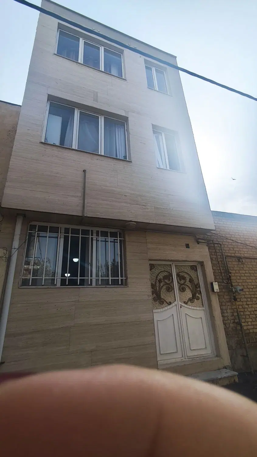 مدنی یک سه طبقه