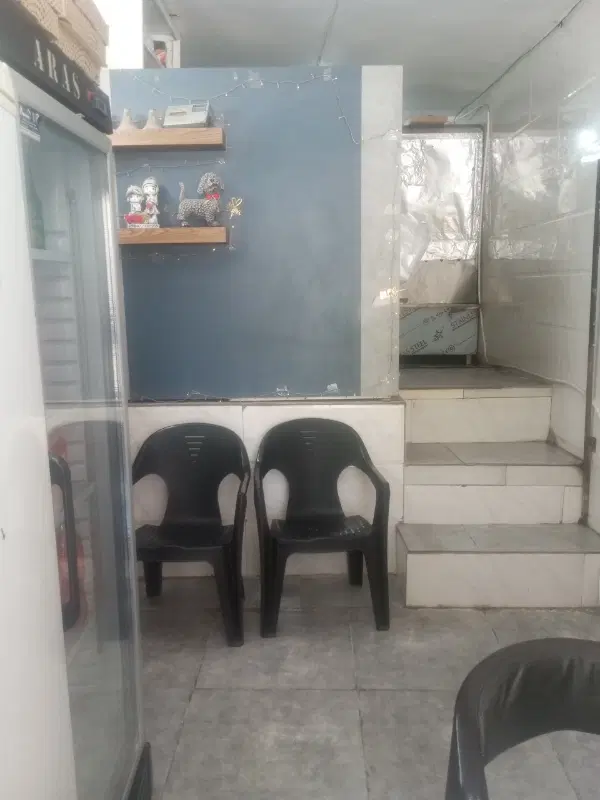 یک باب مغازه فست فود