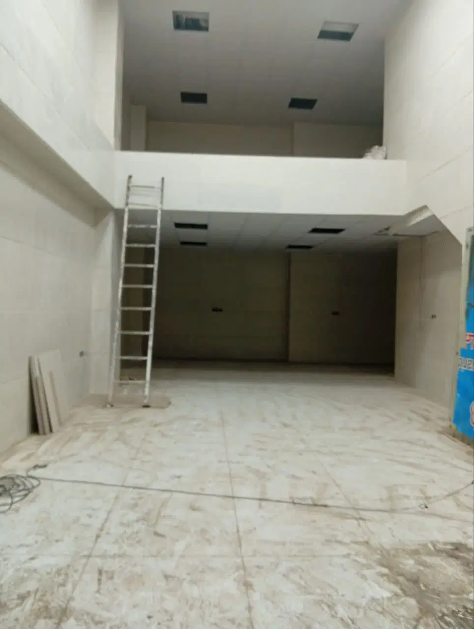 مغازه ۷۰ متر کف ۳۰ متر بالکن