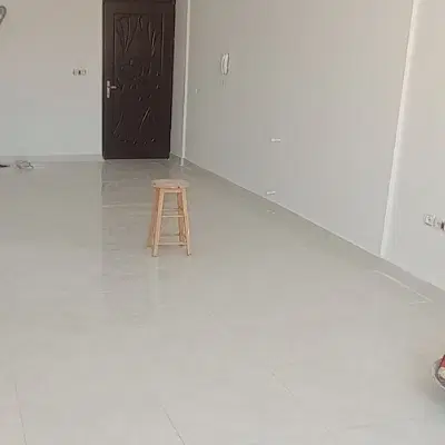 مغازه ۱۰ متری بالکن و سرویس بهداشتی دارد