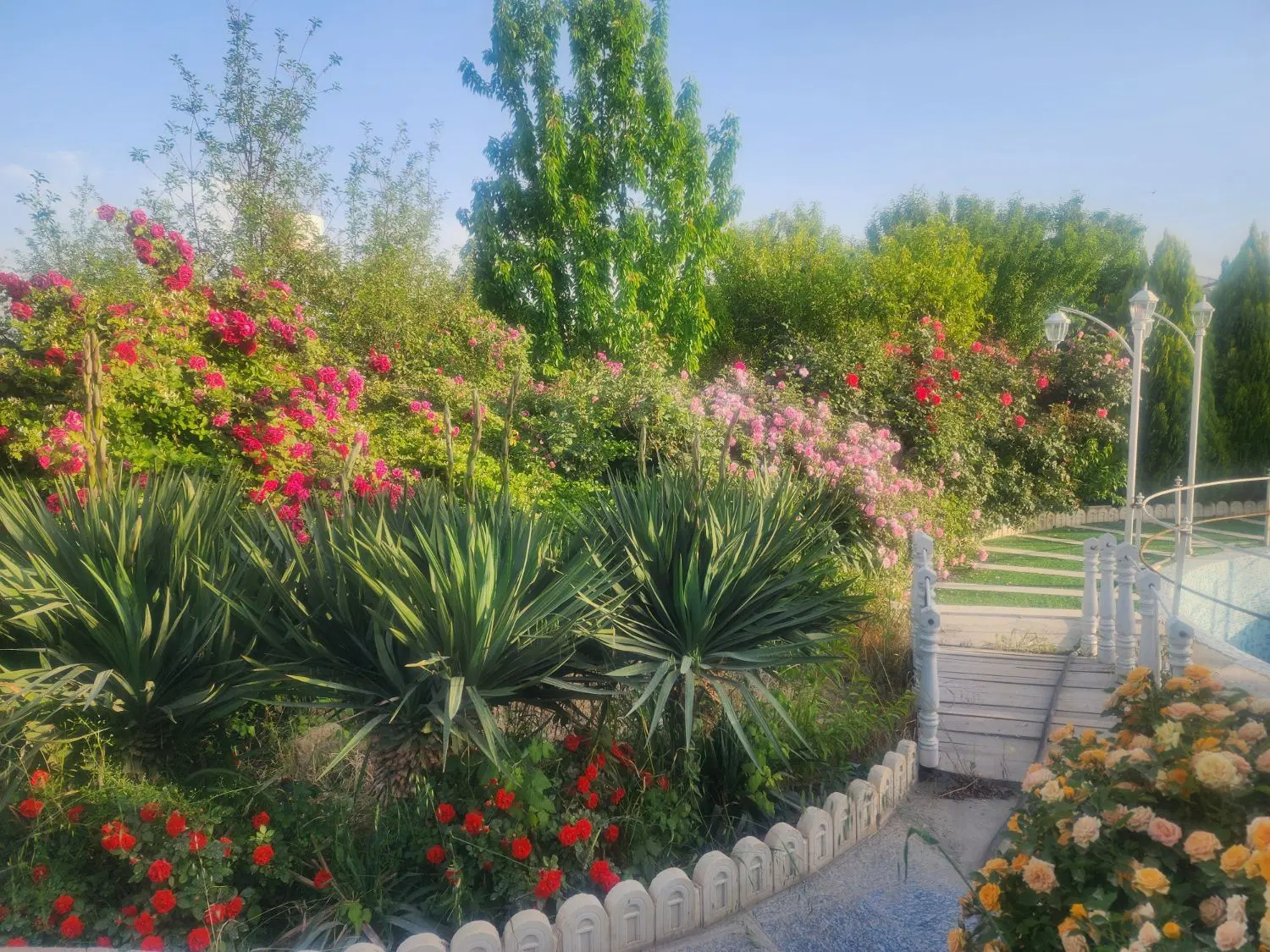 فروش باغ‌ویلای لوکس ۱۲۰۰ متری در دهکده گلستان