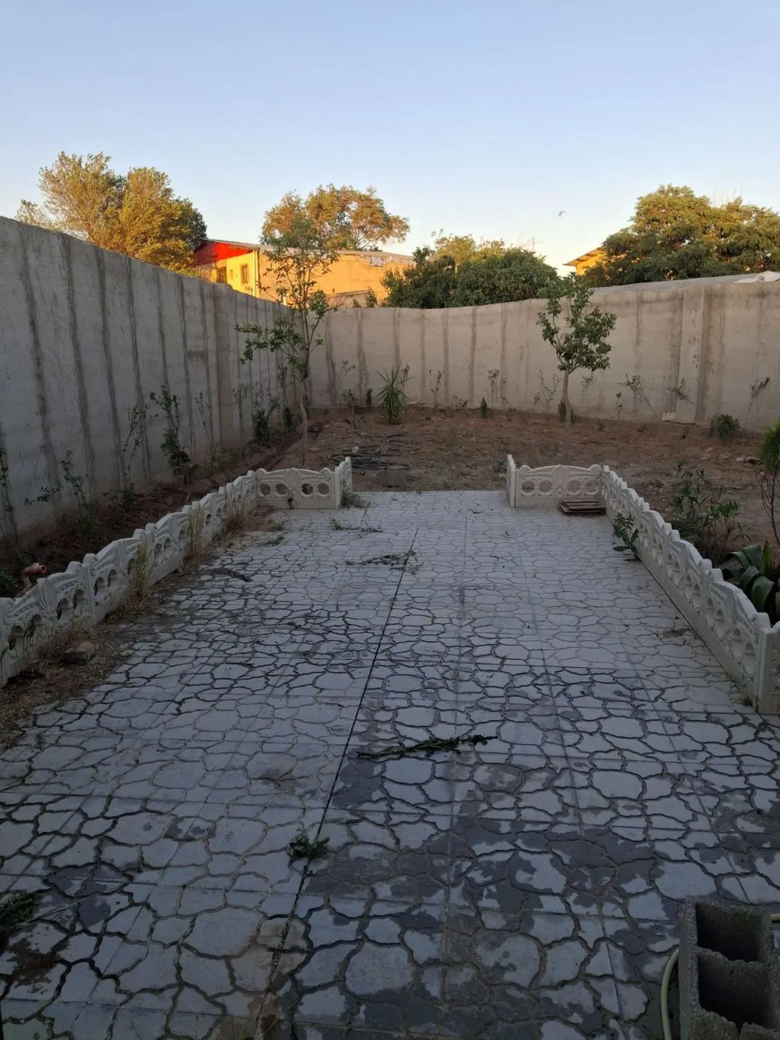 ۲۳۰ متر باغ چهار دیواری بنای ۶۰ متری