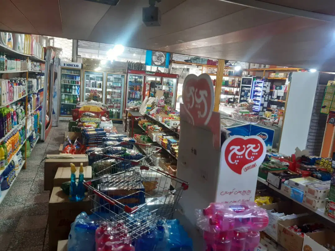 فروش مغازه بر خیابان قطران