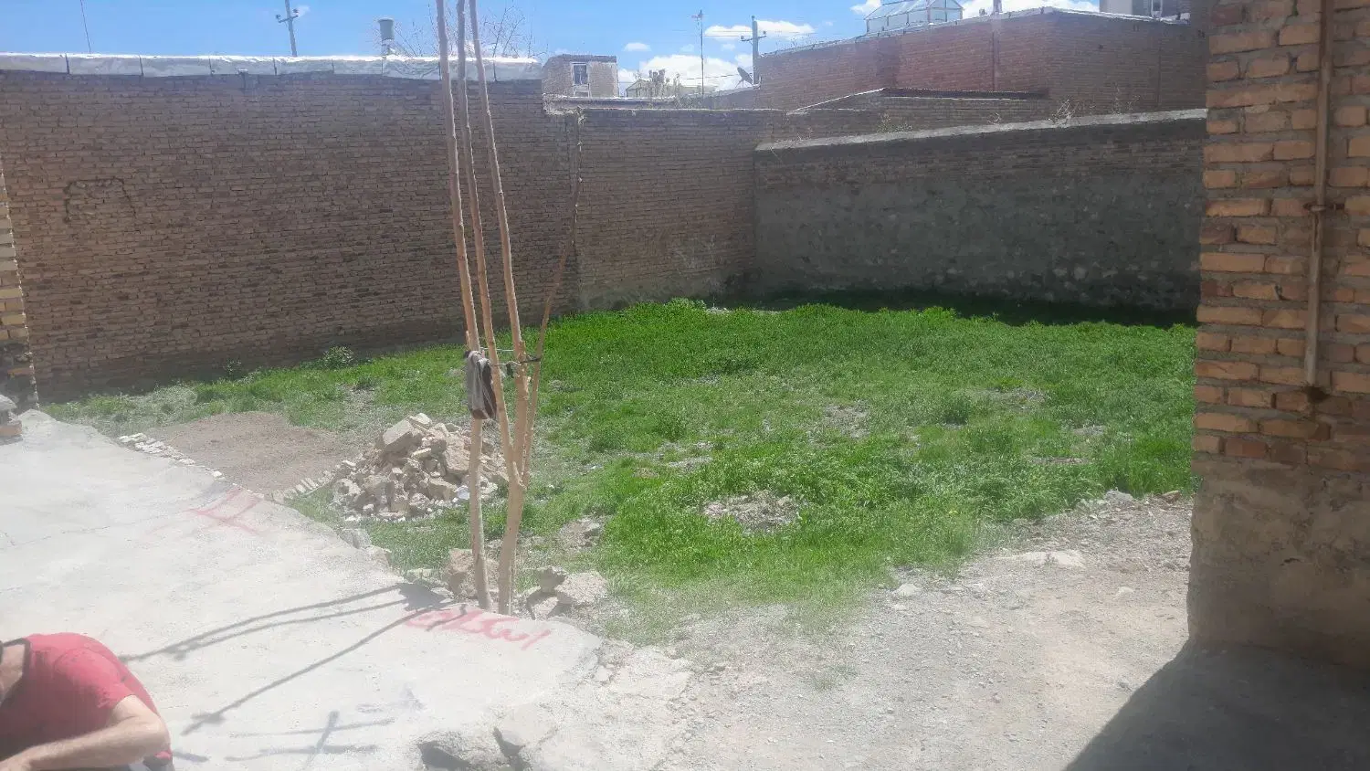 زمین مسکونی به مساحت 220متر مربع