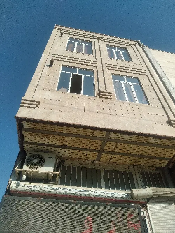طبقه ۶۵ متری شهرک معلم بالاتر از بانک صادرات
