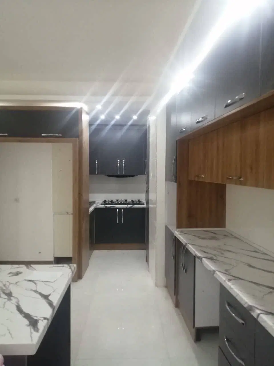 اجاره واحد160متری_طبقه سوم_ روبروی دانشگاه روزبهان
