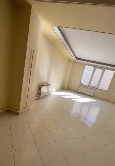آپارتمان ۱۶۰ متری کوی زمرد