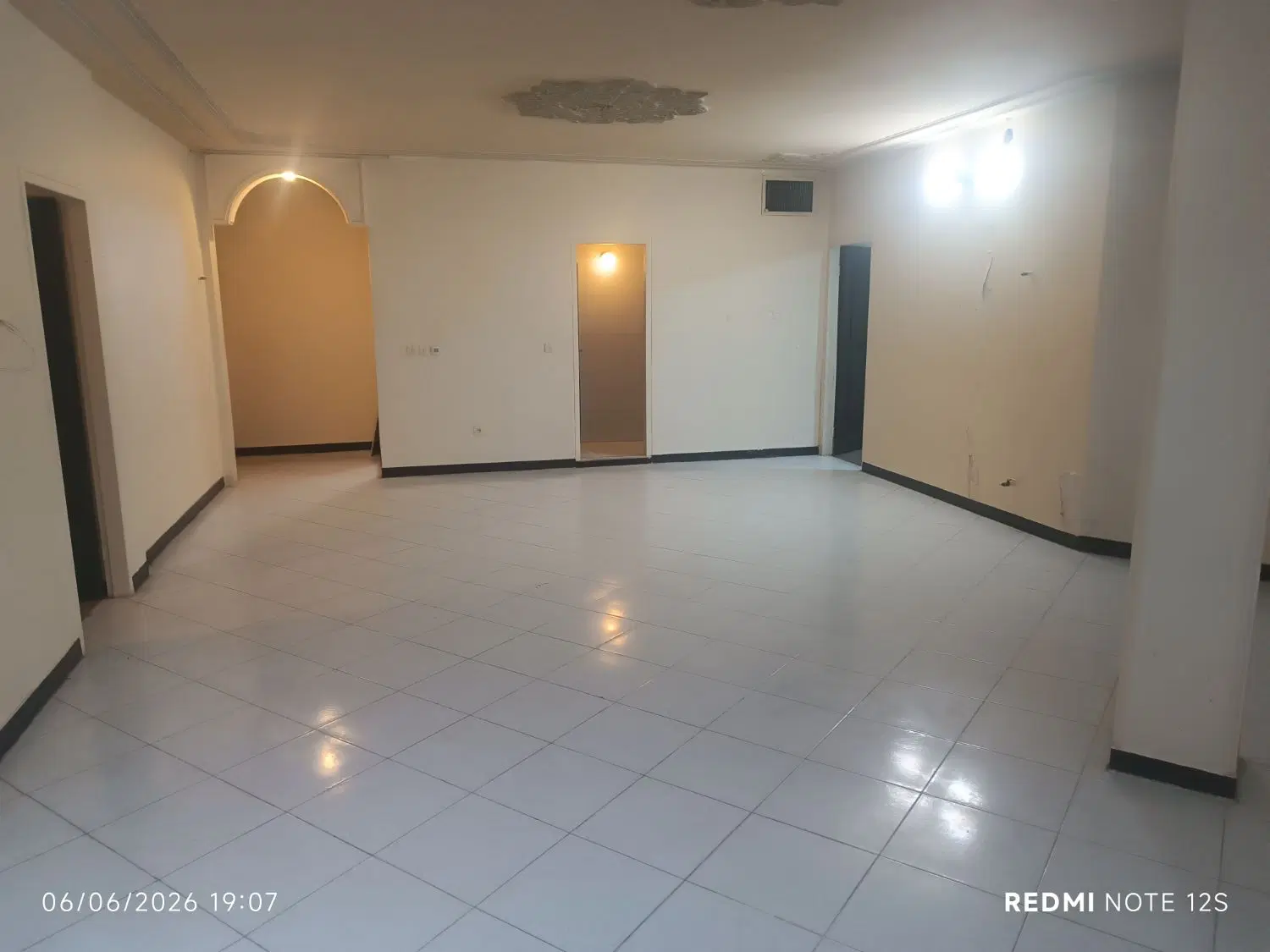 اپارتمان 2 خواب 105 متر بر خیابان صائب صایب