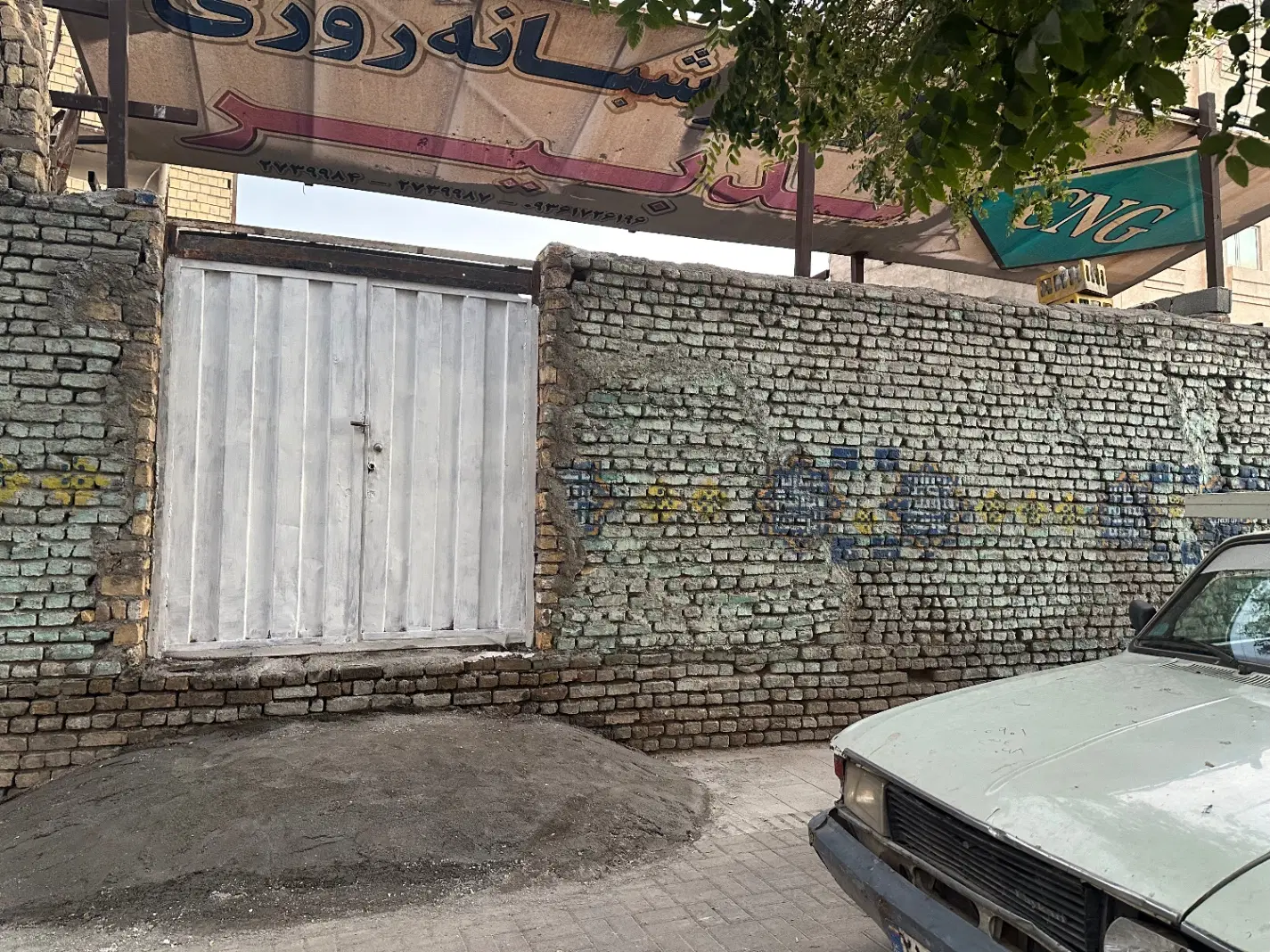 زمین حاشیه صدمتری
