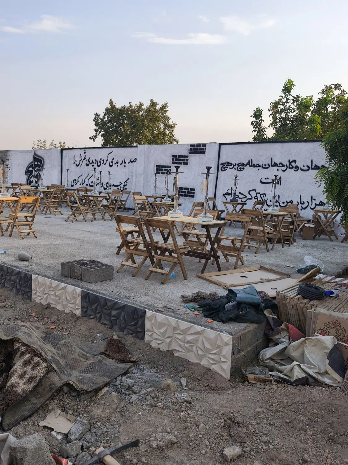 همکاری در کافه رستوران فضای باز