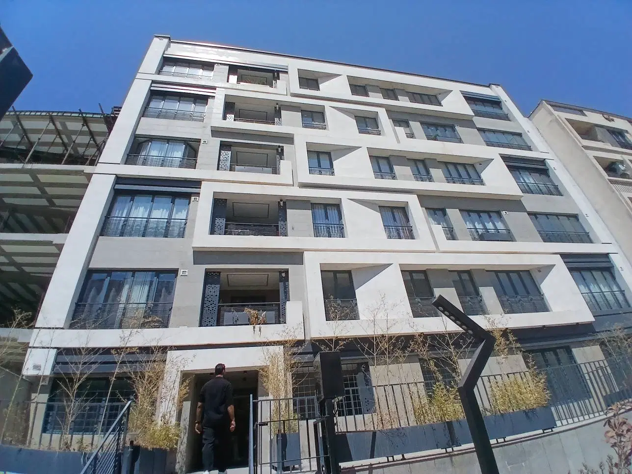 آپارتمان سه خواب صنعتگر جنوبی