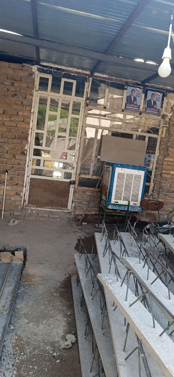 گاراژ  جلو خیابان اصلی