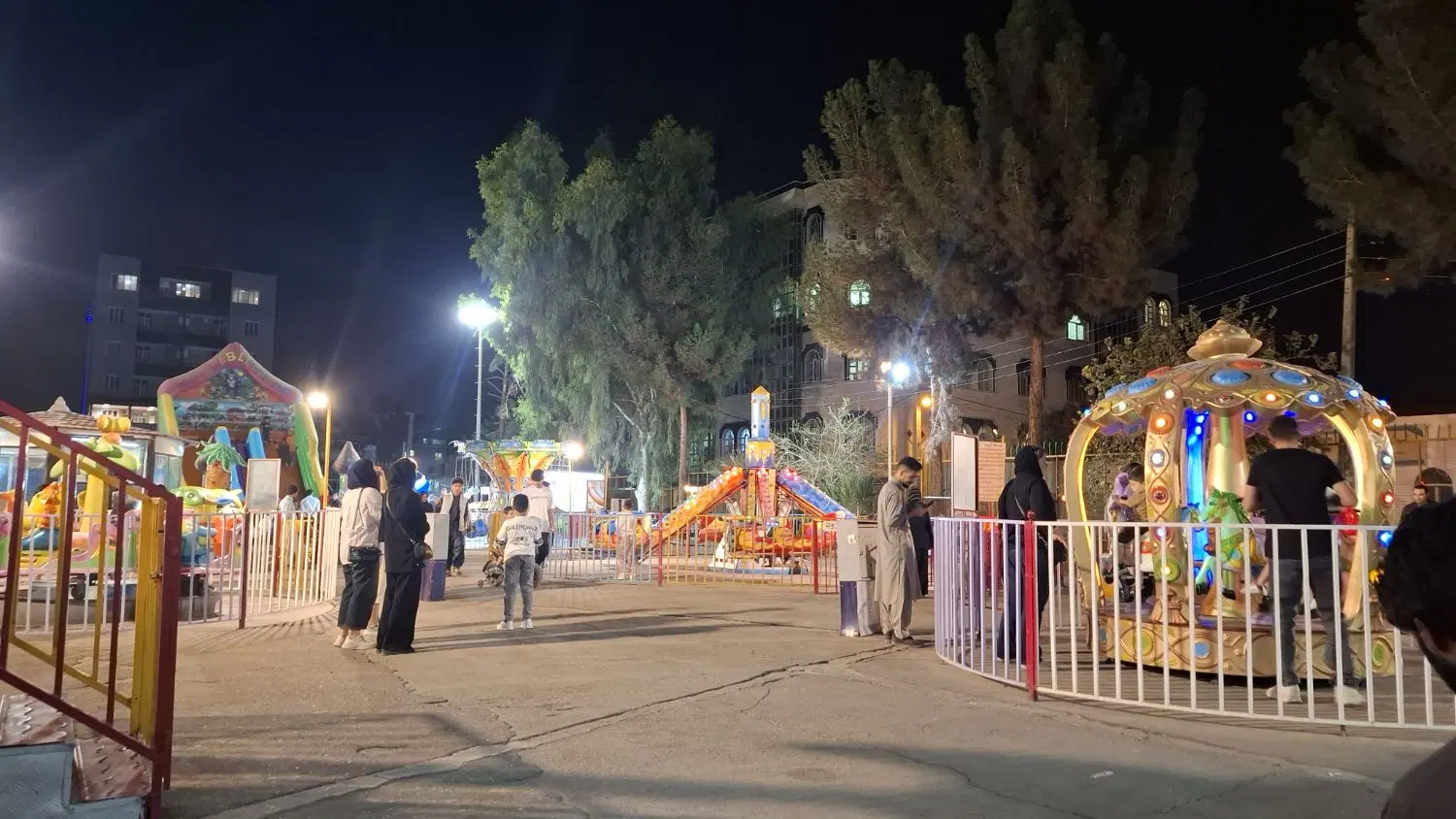 اجاره غرفه در شهربازی سرزمین شادیها