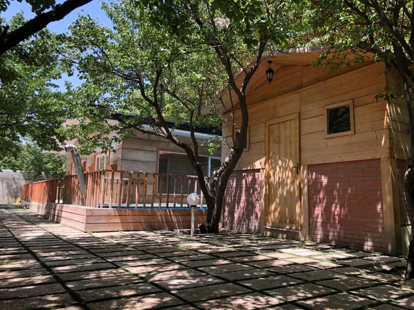 باغچه خیابان ایرانمهر