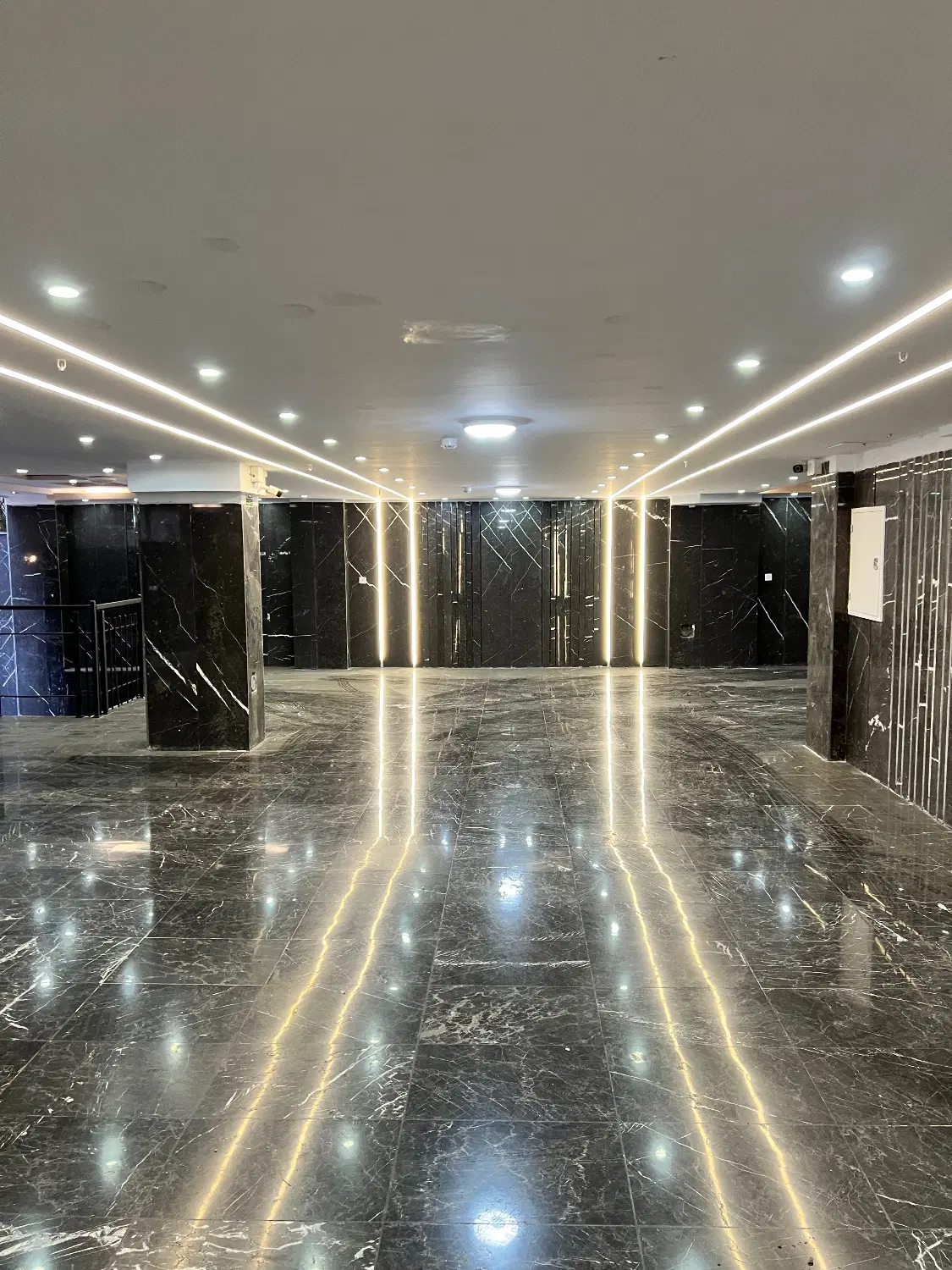 بلوار فردوس نوساز ۱۰۰متر۲خواب