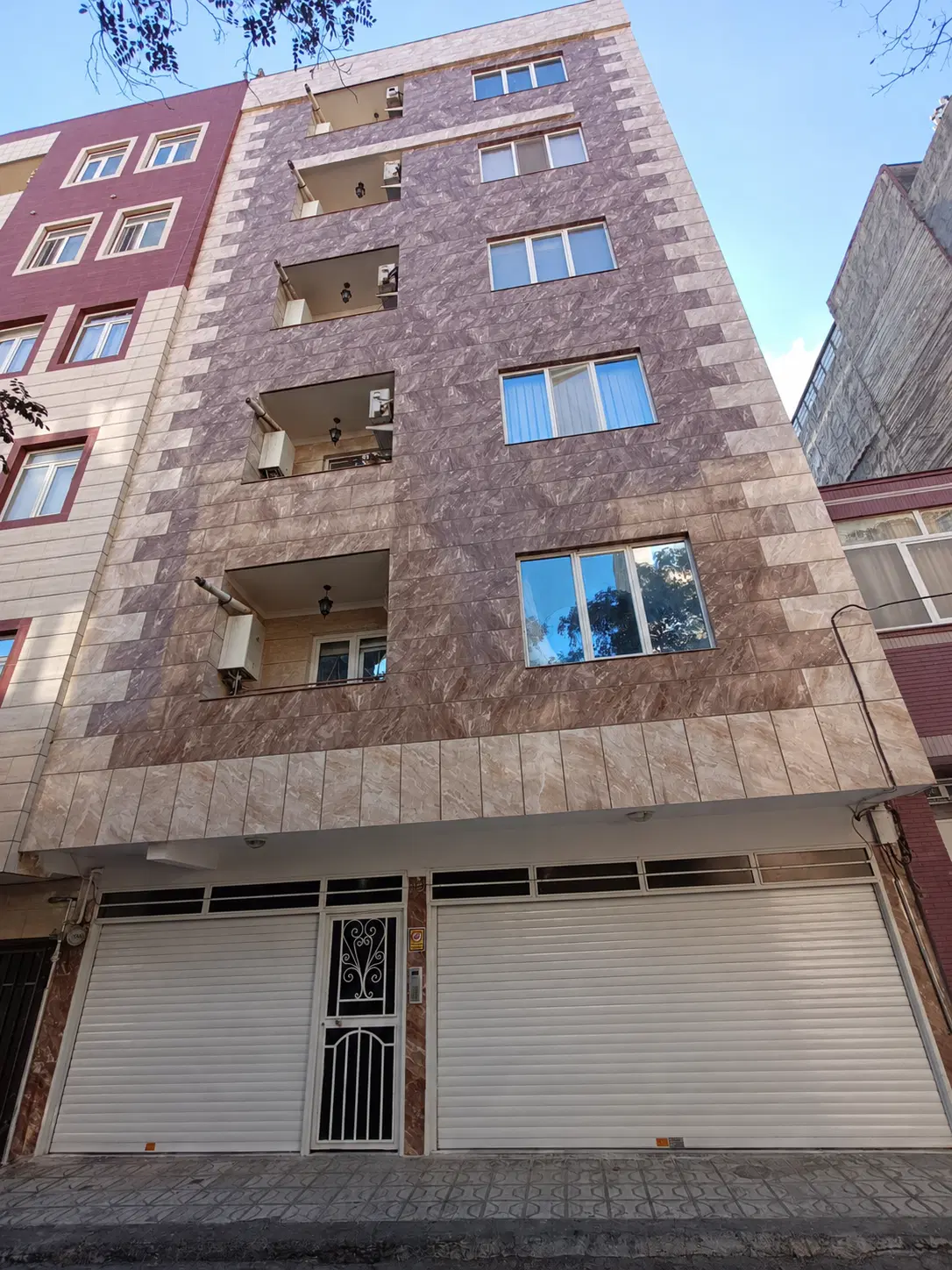 آپارتمان ۹۰ + ۱۰ متر تراس