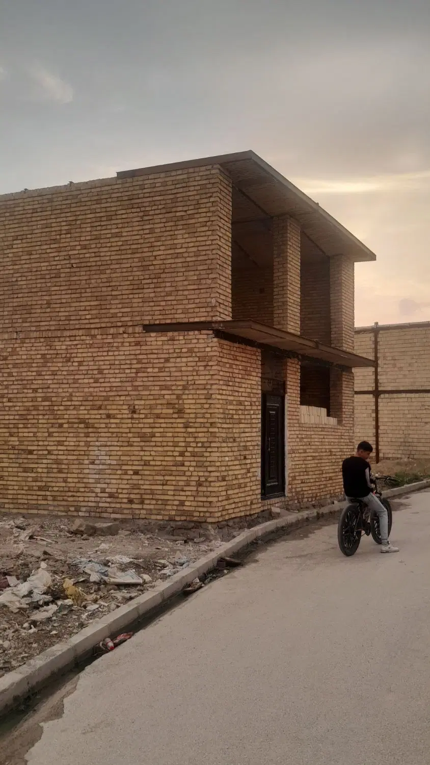 ساختمان نیمه کاره