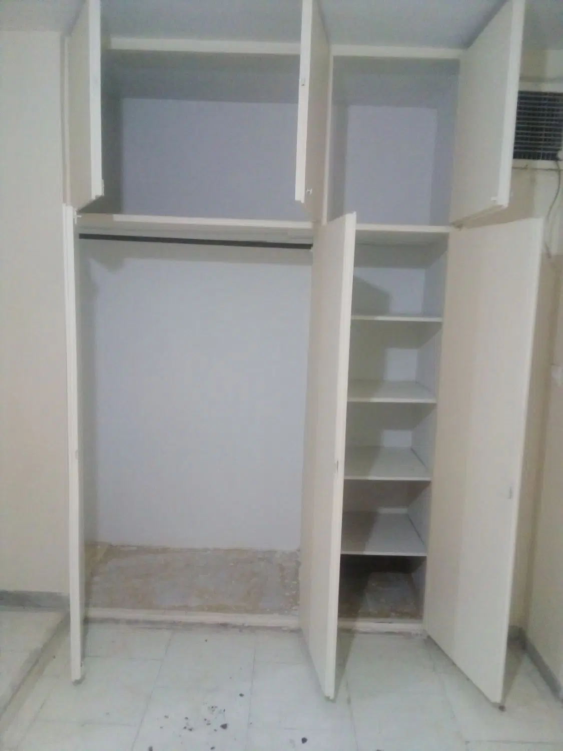 یک طبقه از دو طبقه خانه ویلایی