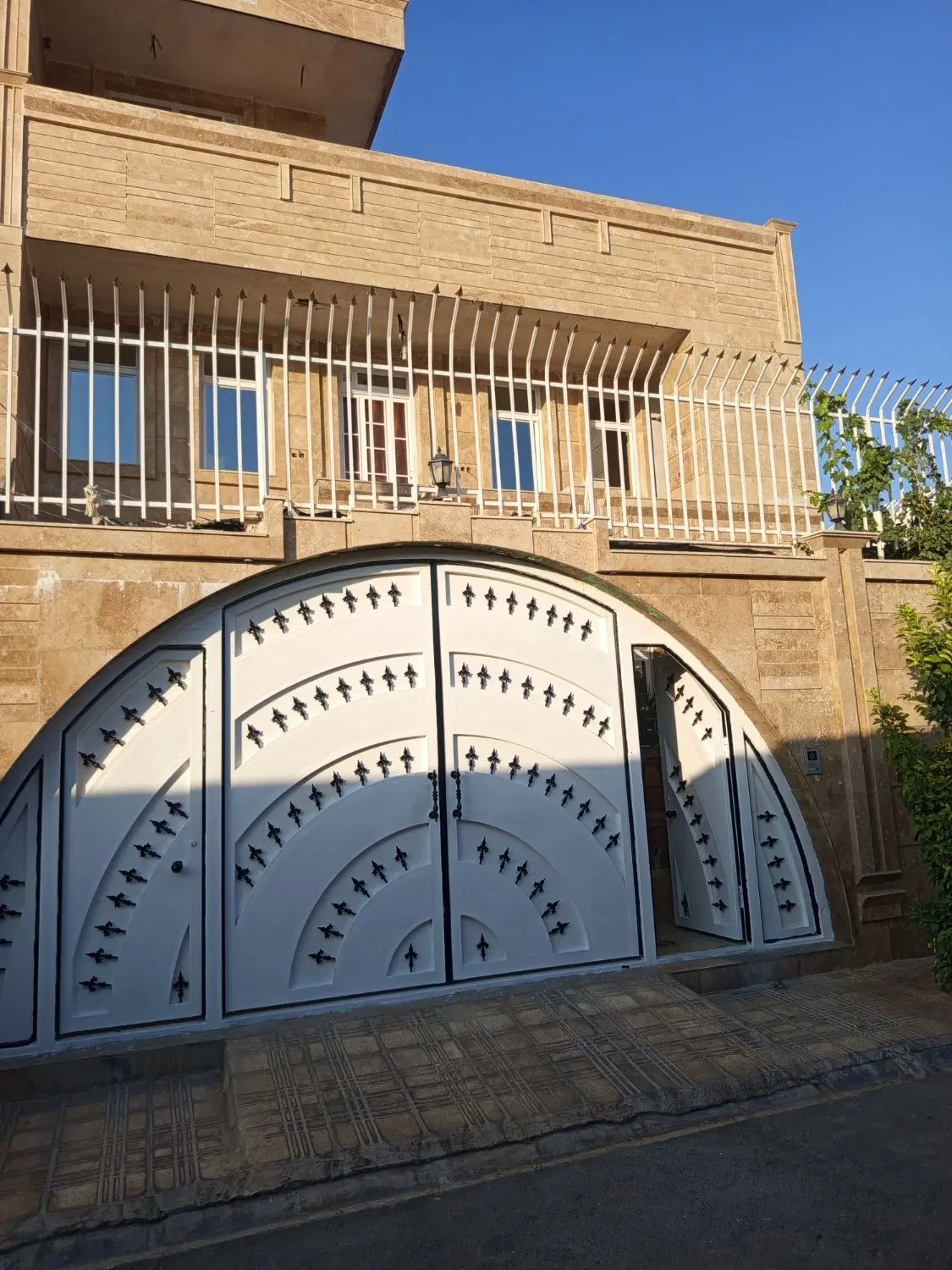 فروش منزل ویلای در سه طبقه مجزا  شهر داریون