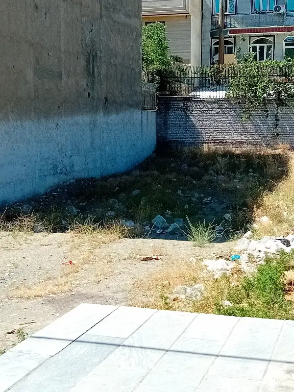 زمین ۳۰۰ متری