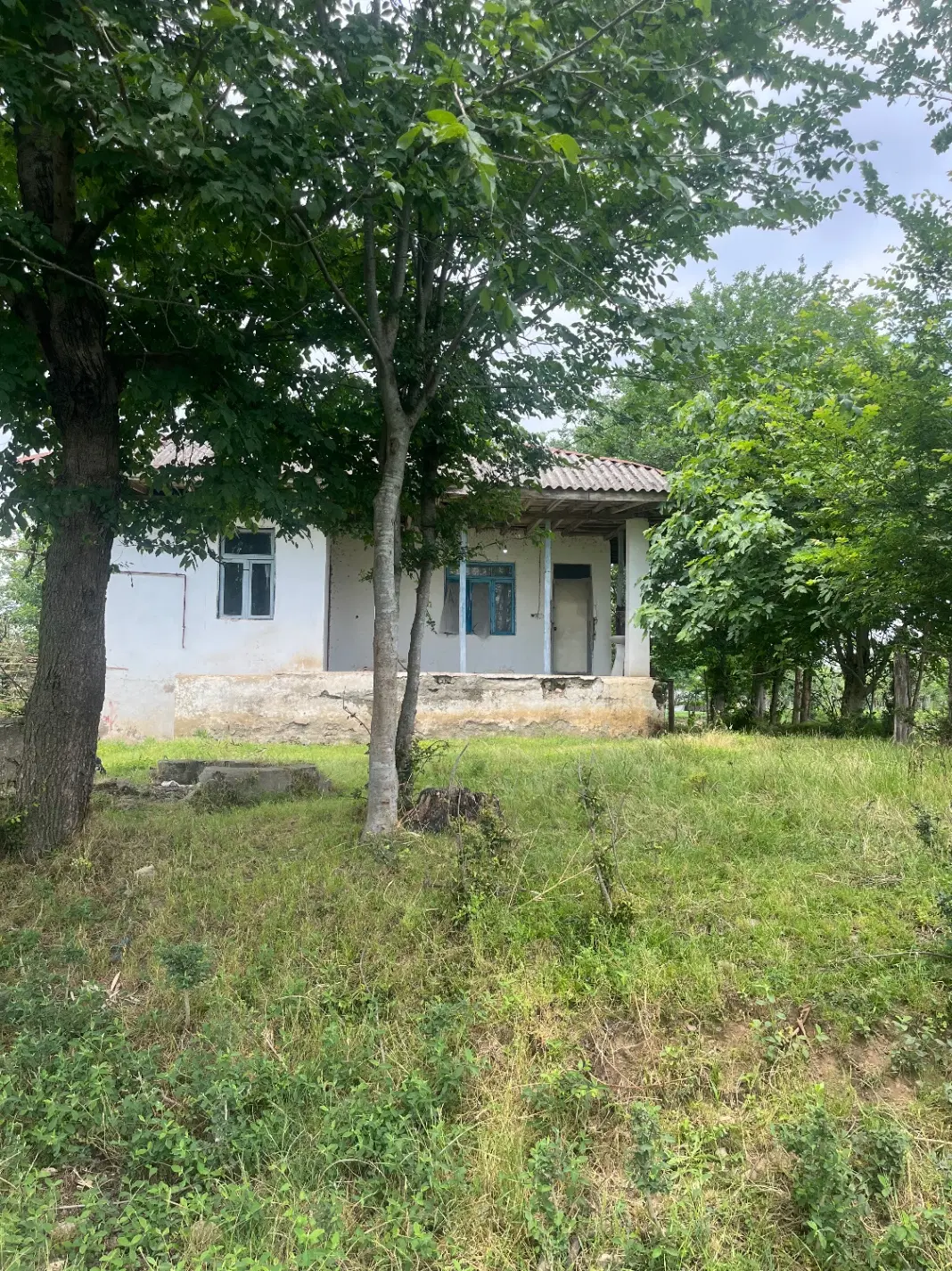 ۱۱۰۰ متر زمین سند دار با یکباب ویلایی کنار رودخانه