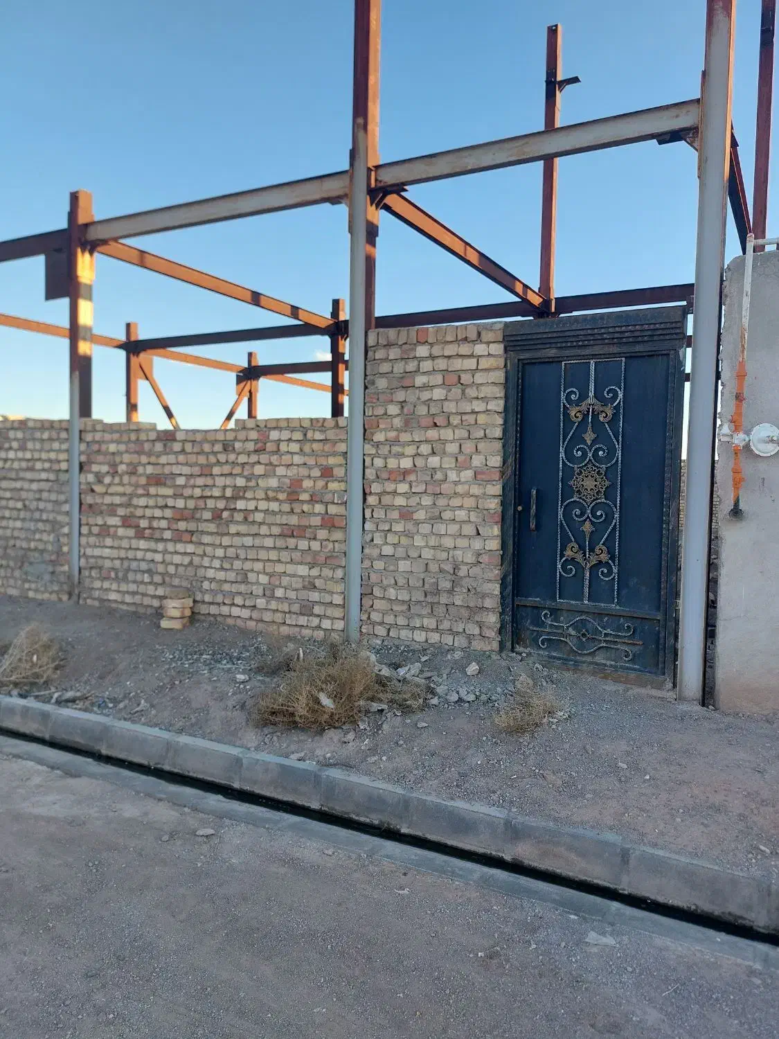 نیمه کاره ۲۷۰مترموقعیت بافت جدید